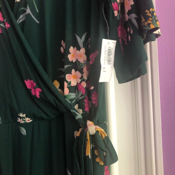 Old navy wrap dress - Picture 3 of 4